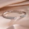RAKOL Moda Luxo Leve Cobre Incrustado Zircônia Trevo de Quatro Folhas Aberto Ajustável Pulseira Feminina Nicho Toque de Alto Padrão Joia de Mão