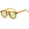 Gafas de sol cibernéticas rojas de TikTok de estilo coreano para mujer, tendencia 2021, nuevas gafas de sol de moda con montura pequeña ovalada de té con fotografía callejera