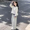 Conjunto de Dos Piezas para Niñas Primavera y Otoño 2026: Cárdigan de Cuadros Color-Block y Pantalones Casuales de Moda de Pierna Ancha a Cuadros