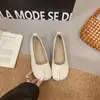 Sapatos femininos Mary Jane baixos, sola macia, confortáveis de usar, adequados para saias, 2026 sapatilhas de verão em couro macio
