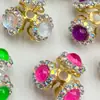 Cuentas de Sirena Coloridas con Flor de Tres Pétalos Incrustada de Diamantes Base de Flor de Aleación Base de Flor de Mariposa Accesorios para Ensartar Cuentas Espaciadoras para Pulseras y Collares DIY