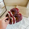 Sapatos de Princesa de Renda para Meninas Sapatos Individuais de Renda com Bico Baixo para Meninas Outono 2026 Novos Sapatos Individuais Sapatos de Couro com Solado Macio para Bebês Estilo Coreano