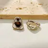 Brincos geométricos estilo Maillard, brincos de latão com pedra olho de tigre, joias de alta qualidade estilo vintage, acessórios de moda de luxo leve