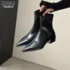 Botas curtas de bico fino estilo francês em couro genuíno para mulheres, novas botas de outono e inverno 2026, botas de salto grosso estilosas e finas, botas Martin de nicho