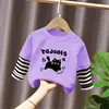 Top de estilo patchwork de dos piezas falsas, moderno y a la moda, para niñas, camiseta de manga larga a rayas de algodón puro con dibujos animados