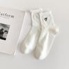 Meias de Cano Médio Finas de Cor Sólida Novo Estilo Primavera e Verão com Bordado de Coração Babado para Mulheres Meias Femininas Versáteis Estilo Colegial