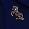 Broche de Caballo de Alta Gama para Mujer, Moda de Lujo Ligero, Corsage Retro de Nicho, Accesorios para Traje, Joyería de Pines al por Mayor