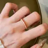 Corindo Vermelho Trevo de Quatro Folhas Francês Estilo Corte Retrô Sensação de Menina Rica Super Brilho Luxo Leve Nicho Empilhável Dedo Indicador Anel Aberto