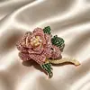 Broche de rosa lujoso con adornos de diamantes completos, accesorio exquisito de alta gama, prendedor de solapa, accesorio para la ropa, broche para ceñir la cintura, broche decorativo