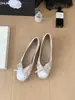 Zapatos de tacón grueso Chuyuji estilo francés elegantes para mujer 2026 Verano tacones altos color champán para ir al trabajo y para la noche, adecuados para combinar con faldas