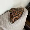 Elegante Pinza para el Cabello Triángulo Estampado de Leopardo Otoño Temprano Coreana Retro Ins Melade Nuevo Pinza de Tiburón Pinza para la Parte Posterior de la Cabeza