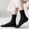 Meias masculinas antibacterianas desodorantes cano longo preto e branco cinza versátil absorventes de suor respiráveis quentes esportivas lazer masculinas atacado