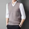 Chaleco de lana con cuello en V para hombre de otoño e invierno, chaleco de punto jacquard de moda, suéter de punto sin mangas para hombres de negocios