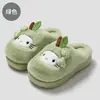 Chinelos de algodão com tema de gato de desenho animado para mulheres, chinelos internos de inverno, forro de pelúcia espesso para aquecimento, sola macia, antiderrapante e silencioso. Atacado disponível