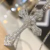 Colar Punk Europeu e Americano Minoritário Super Bonito Masculino e Feminino Pingente de Cruz Imitação Mosang Full Diamond Brilhante Luxo Leve High-End