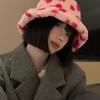 Precioso gorro de pescador de felpa rosa para mujer, gorro de cubo dulce de otoño e invierno, gorro cálido de estilo japonés con gran circunferencia de cabeza para mujer