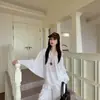Camiseta de manga larga con cuello en V, hombros descubiertos, manga murciélago, estilo puramente deseable y relajado para mujer, estilo "hot girl" de verano 2026, ligeramente transparente y fresca, top fino para cubrir