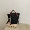 Bolso bandolera, estilo popular en línea, nuevo modelo 2026, bolso cesta abanico con patrón de lichi, bolso de mano versátil, bolso de hombro, bolso de axila