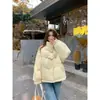 Abrigo de Algodón Estilo Coreano con Botones de Cuerno Cortos, Invierno 2025, Chaqueta de Algodón Espesa con Cuello Alto Color Amarillo Crema, Parte Superior de Chaqueta Acolchada