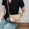 As bolsas pequenas populares deste ano para mulheres 2026 nova bolsa de ombro transversal da moda estampada com um toque de luxo bolsa versátil para debaixo do braço