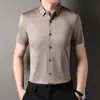 Camisa de Seda Gelada de Manga Curta Verão 2023 Nova Camisa para Meia-Idade Fina Camisa Casual de Negócios Masculina com Caimento