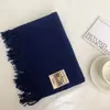 Bufanda de invierno de color liso, versátil, con etiqueta, para mujer, tacto suave, cachemira, bufanda cálida para estudiante, chal de rayón a prueba de frío