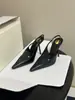 Sandálias de salto alto femininas elegantes, de bico fino, com salto fino e fivela, estilo minimalista, com tendência transfronteiriça, em couro envernizado, com calcanhar aberto
