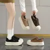 Cómodos zapatos casuales de plataforma nuevos de estilo coreano para otoño, con cordones, punta redonda, para aumentar la altura 2026 para mujeres, zapatillas para estudiantes bajitas con suelas gruesas
