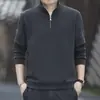 Nova blusa de moletom masculina 2026 com zíper parcial e gola alta, camada base casual de manga longa para primavera e outono, adequada para negócios e deslocamento