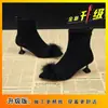 Botas de Pelo Novo Modelo 2026 Tendência Quente Estilo Celebridade da Internet Botas Elásticas de Pelúcia Bico Fino de Inverno Preto Estilo de Rua Salto Alto Salto Gatinho Botas de Cano Curto