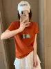 Camiseta Feminina Slim Fit Versátil de Algodão Macio com Estampa de Flocos de Neve Estilo Coreano, Manga Curta, Pronta Entrega para Atacado, Mais Vendida em Lojas Físicas Populares
