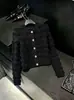 Casaco Suéter de Tricô Gola Redonda Manga Longa Moda Doce Francesa Botão de Diamante Novo Outono 2026 Estilo Coreano