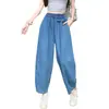 Foto Real de Tipo de Cuerpo Pera en Jeans Harem para Mujer, Estilo Universitario de Verano Pantalones de Algodón de Cintura Alta Plátano Abuela Hoz de Nueve Puntos