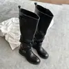 Piel de Vaca Súper Suave Minimalista 2026 Nuevo Estilo Botas de Jinete para Mujer Hebilla de Cinturón Retro Tacón Grueso Patchwork Punta Redonda Suela Gruesa Botas Largas