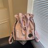 Mochila Leve de Grande Capacidade Bolsa de Viagem Curta Distância Feminina Mochila de Armazenamento Casual para Estudantes Versátil Bolsa de Mão Bolsa de Ombro