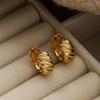 Brincos Aogu Europeus e Americanos Transfronteiriços Mini Cobre Banhado a Ouro Real Torcido Retrô para Mulheres Ins Nicho Luxo Acessível Brincos Simples Novo