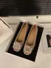 Zapatos de Mujer Estilo Francés con Aumento de Altura Interior de Gamuza con Pedrería 2025 Nuevos Zapatos de Noche de Primavera y Otoño Zapatos Negros para el Trabajo