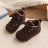 Zapatos de algodón para niños, nuevo estilo invierno 2025, zapatos tipo panera con estampado de lunares y leopardo para niños y niñas, suela de goma para estudiantes, zapatos para niños medianos y grandes.