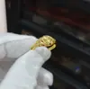 Anel de Ouro Aluvial para Mulheres Que Não Desbota por Muito Tempo, Anel Aberto Doce de Ouro Imitado de Nicho para Mulheres, Acessórios de Liga de Cobre, Atacado de Novo Produto