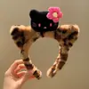 Tiara Fofa com Estampa de Leopardo Cabeça de Gato Kt para Mulheres 2025 Novo Estilo de Moda Sexy Tiara para Lavar o Rosto Outono e Inverno Tiara de Pelúcia