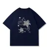 Camiseta versátil soltinha com estampa de desenho animado fofo em seda de leite para o verão, top de manga curta para homens e mulheres