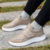 Zapatos casuales de cuero para hombre talla grande 48 para otoño e invierno con cierre de velcro, resistentes a la suciedad, para exportación y AliExpress, zapatos deportivos cómodos y ligeros para hombre