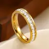 Anel de Luz Circular Cruzado em Aço Titânio Luxo High-End Cheio de Estrelas Diamante Completo Estilo Frio Neutro Versátil Anel de Dedo em Aço Inoxidável Atacado