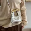 Nova Bolsa de Ombro de Bolinhas 2026 com Design de Coração, Bolsa Transversal Mini Laço, Estilo Coreano para Meninas