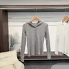 Camiseta de manga larga acanalada con capucha para mujer, de algodón, corte ajustado, favorecedora, versátil, de color liso, con botones, top base