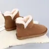 Botas de nieve elegantes y modernas para mujer, nueva colección de invierno 2026, con un diseño combinado de cuero y piel, forradas de felpa, de caña corta y con forro de algodón cálido y antideslizante.