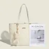 Elegante Bolsa Tote Texturizada Branca Creme para Mulheres - Bolsa de Ombro Chique Estilo Tweed com Pingente de Coelho - Bolsa de Mão Grande Capacidade para o Dia a Dia e Bolsa de Compras