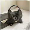 Bolso de hombro tipo cadena de gran capacidad de alta calidad para mujer, nuevo bolso de hombro de moda 2026, mochila casual elegante para llevar debajo del brazo