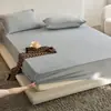Falda de cama de felpa de leche clase A Color sólido Cubierta de cama Pieza única Artículo único Juego de ropa de cama de felpa de coral Juego de tres piezas Dormitorio Engrosado Cálido Invierno