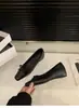 Sapatos de Salto Escondido com Bolinhas Estilo Delicado 2026 Novo Modelo Elegante para o Trabalho Slip-On Sapatos Femininos Estampa de Leopardo